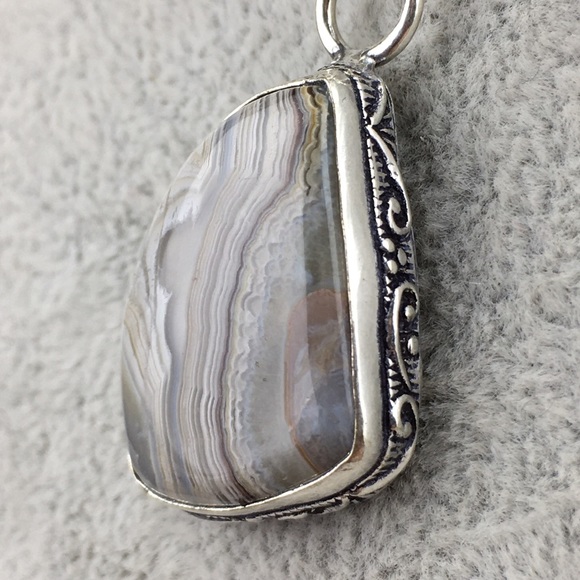 Laguna Agate Stone Pendant Necklace - Picture 4 of 12